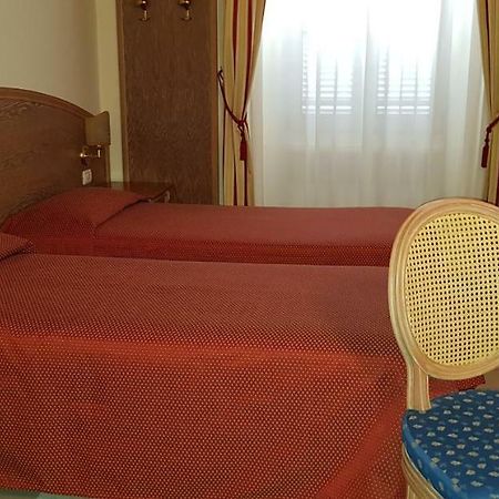 Hotel La Cupola Novara Bagian luar foto