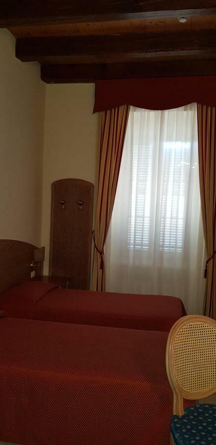 Hotel La Cupola Novara Bagian luar foto